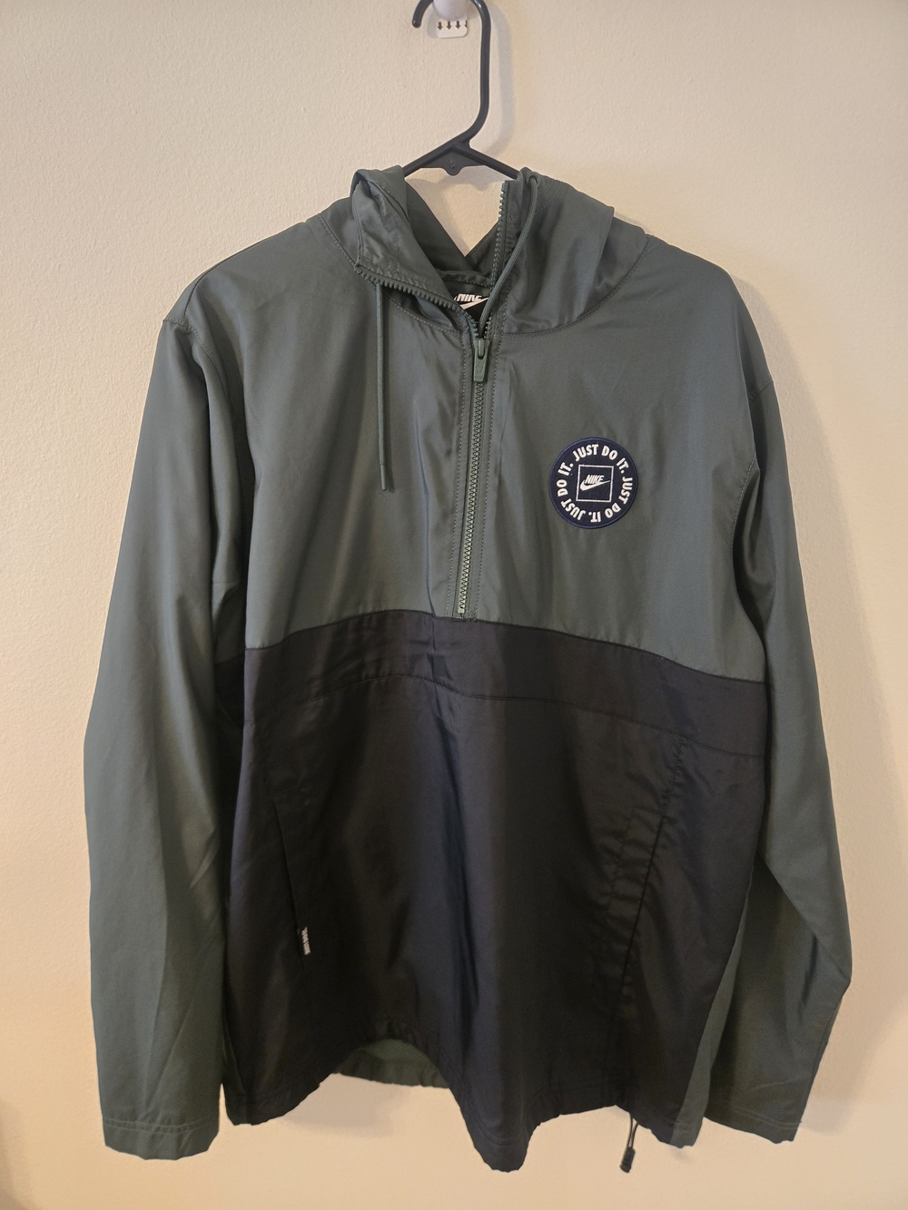 Nike Men’s Two-Tone Green/Black Anorak Hoodie